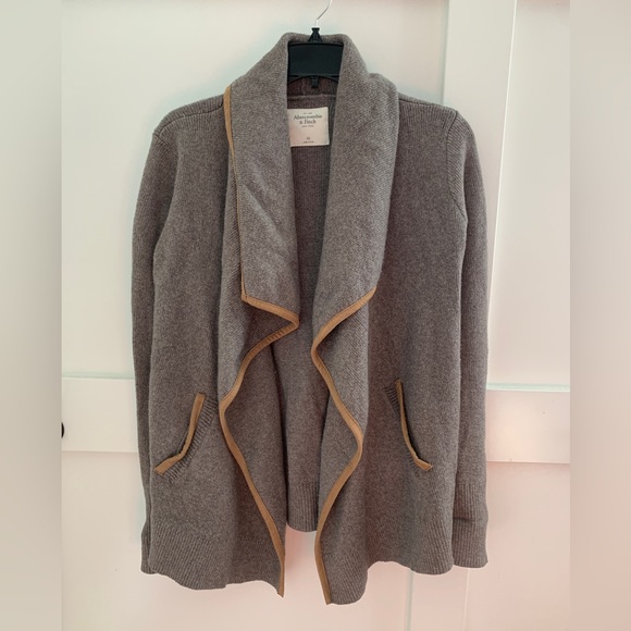 Abercrombie and Fitch cardigan size XS taupe colour - Picture 5 of 8